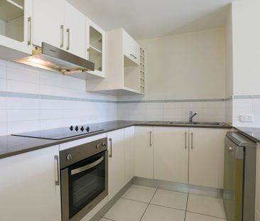 Spacious 2-Bedroom Ground Floor Apartment in the Heart of North Ward - Photo 1