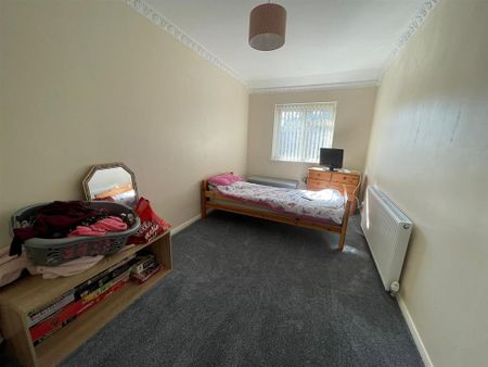 3 bedroom detached house to rent - Photo 3