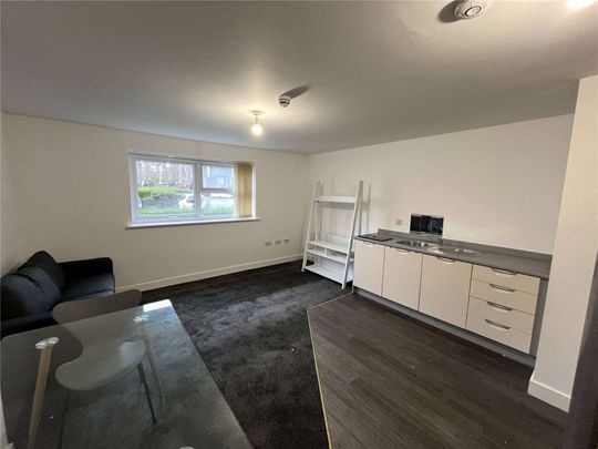 Refurbished Fully Furnished Two Double Bedroom, Two Bathroom Apartment with an Allocated Parking Space in Steele House. - Photo 1