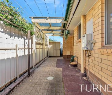 “Stylishly Renovated, Fantastic Convenient Location, Private Yard, ... - Photo 6