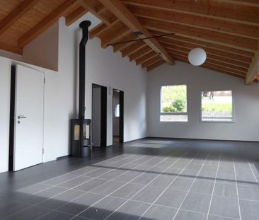 moderne 4 1/2-Zimmer-Dachwohnung mit Holzofen und Balkon - Foto 2