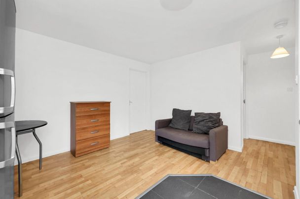 3 bedroom Flat To Let Total Size: 711 SQ FT - Photo 1
