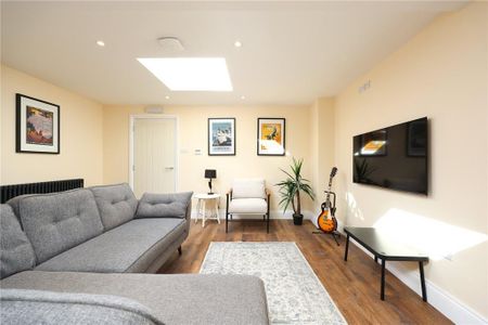 6 bedroom end of terrace house to rent - Photo 2