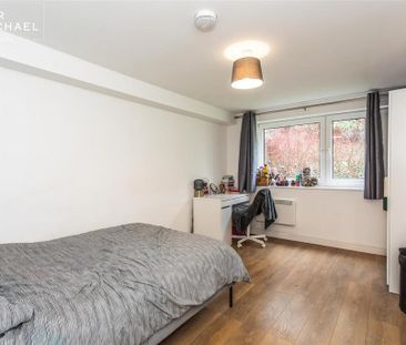 4 bedroom flat to rent - Photo 6