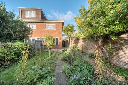 2 bedroom end of terrace house to rent - Photo 2