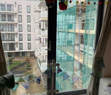 1 Bed Flat, Invicta, BS1 - Photo 2