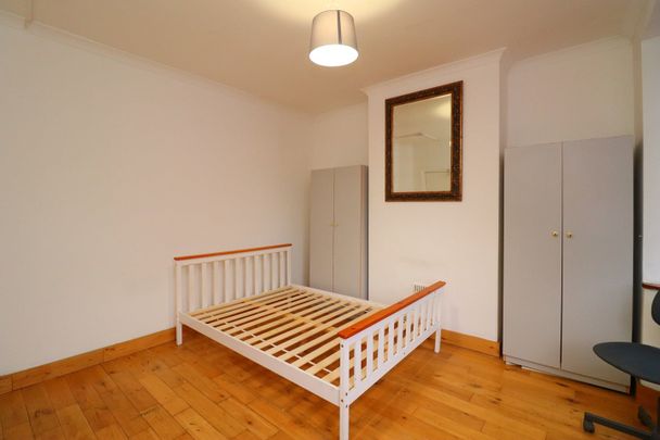 Room in a Shared House, Leigham Vale, SW16 - Photo 1