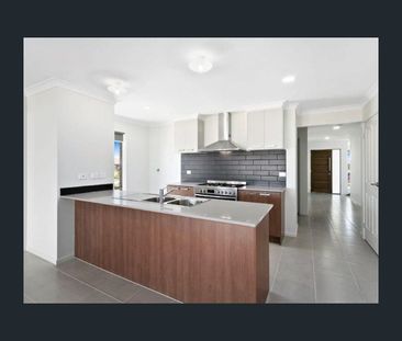 48 Skylark Boulevard, Clyde North, Vic 3978 - Photo 1