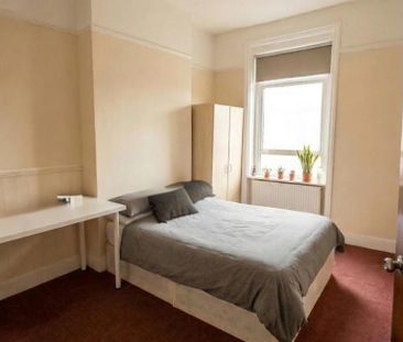 4 bedroom flat share to rent - Photo 2