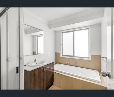 Stylish & Spacious Living in Cranley - Photo 6