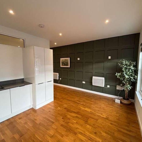 Clarence Street, Staines-upon-thames, Surrey, TW18 - Photo 1