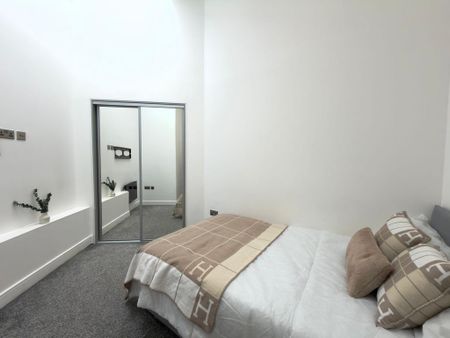 1 bedroom in a flat share to rent - Photo 2