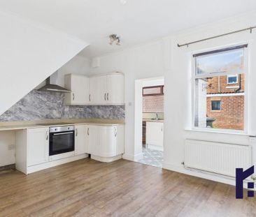 3 bedroom end of terrace house to rent - Photo 2