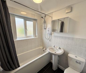 2 bedroom semi-detached house to rent - Photo 4