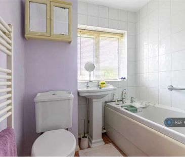 3 bedroom semi-detached house to rent - Photo 3