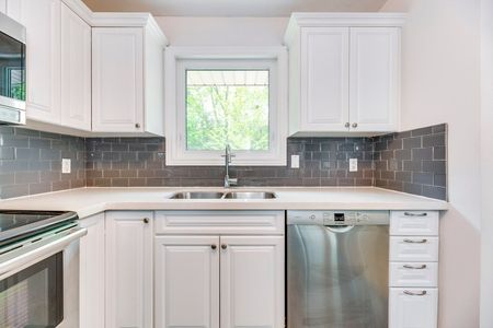 For Lease - 59 Mccraney Street, Oakville, Ontario - Photo 2