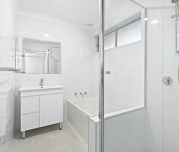 4 Bedroom Family Home With Swimming Pool - Photo 4