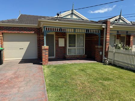 77 Clydesdale Road, Airport West VIC 3042 - Photo 4