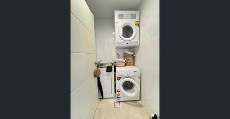 Fully Furnished Modern 1 Bedroom Apartment in the Heart of Merrylands - Photo 5