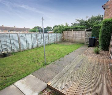 3 Bedroom House - Mid Terrace To Let - Photo 2