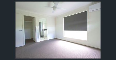 Great Layout, Comfortable Family Home - Photo 4