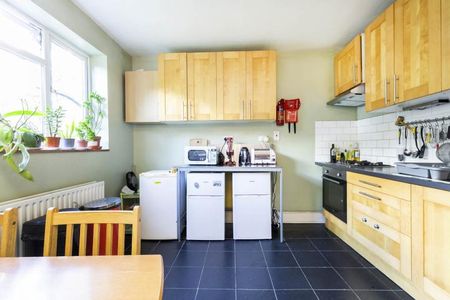 Modern House - Photo 3