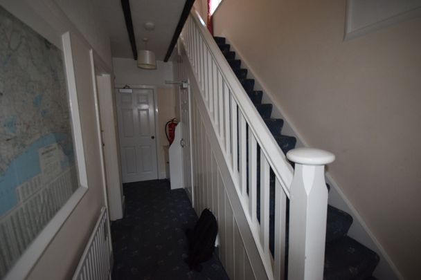 4 Bedroom House To Rent in Ensbury Park - £2,000 pcm Tenancy Info - Photo 1