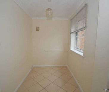 2 bedroom property to rent in Addlestone - Photo 4