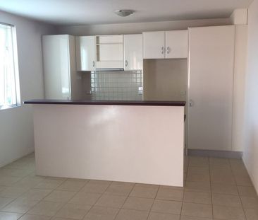 EASY LIVING 2 BEDROOM APARTMENT - Photo 5