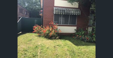 Ground floor, easy access in secure complex, and with private exclusive courtyard - Photo 5