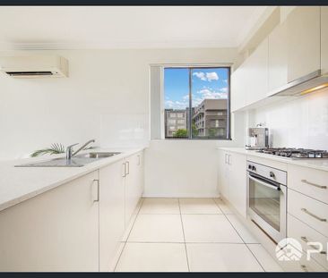 Spacious 2 Bedroom Apartment in Convenient Location - Photo 5