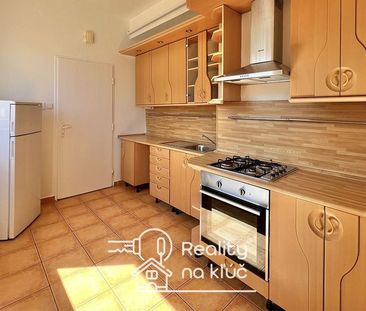 Na prenájom veľký 3-izbový byt na Ul. M. R. Štefánika v Nových Zámkoch - Photo 6