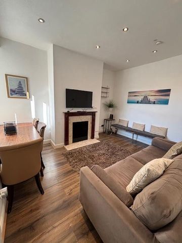 5 bedroom terraced house to rent - Photo 2