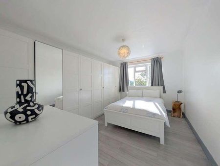 Staines Road, Feltham, TW14 - Photo 2