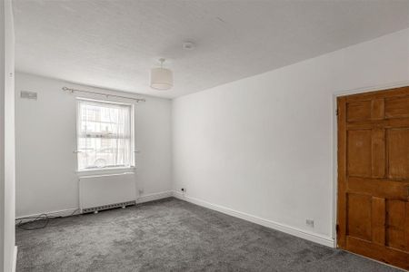 1 bedroom ground floor flat to rent - Photo 2