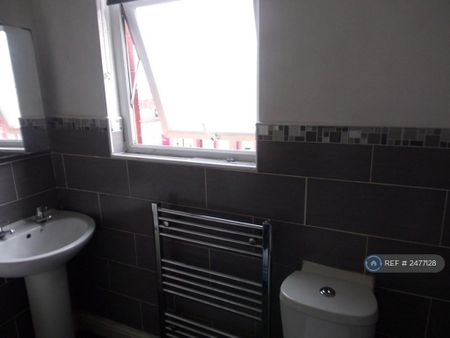 2 bedroom terraced house to rent - Photo 2