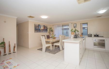 16 Kingaroy Drive, Baldivis WA 6171 - House For Rent - $615 | Domain - Photo 2