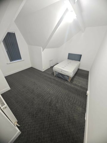 Harehills Place, LS8 - Photo 5