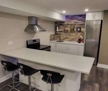 Detached Home For Lease | N9244720 - Photo 4