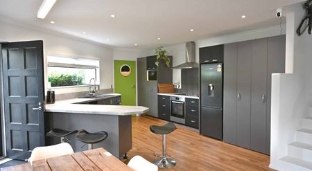 Neat and Tidy Executive 2 bedroom in Hairini - Photo 2