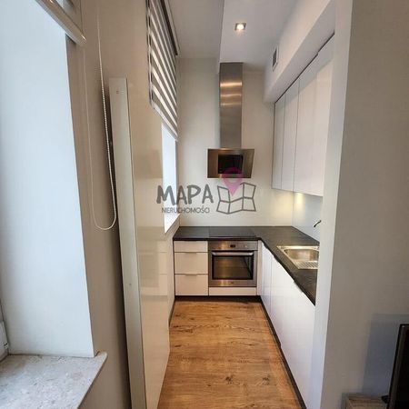 Komfortowe 2 pokoje w centrum z windą i piwnicą. - Photo 2