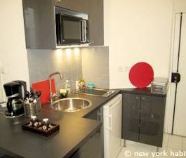 Logement à Paris, Location meublée - Photo 6
