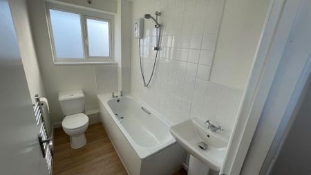 2 bedroom semi-detached house to rent - Photo 5