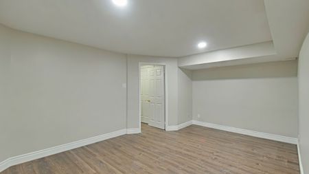 For Lease - 4422 Fairview Street, Burlington, Ontario - Photo 4