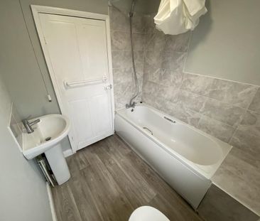 3 bedroom terraced house to rent - Photo 6