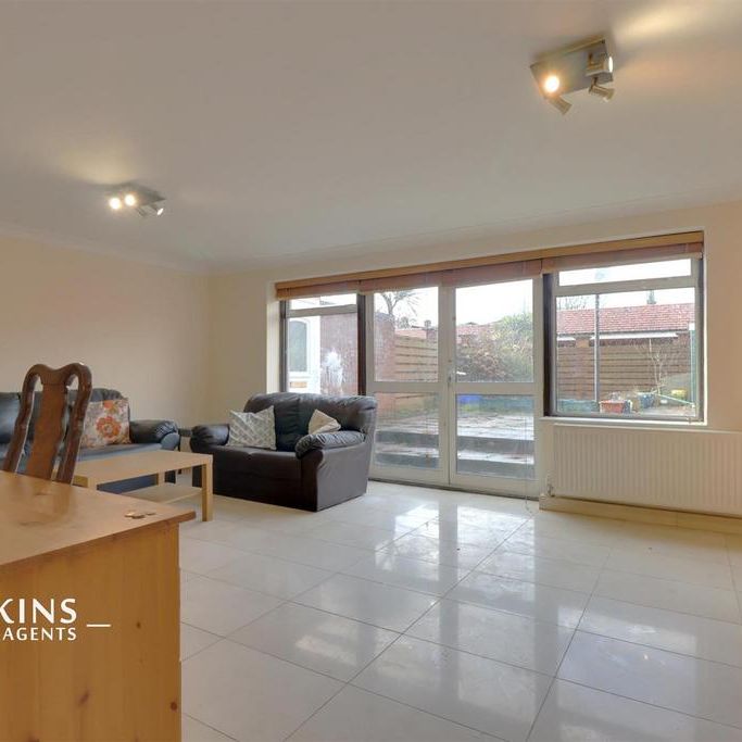 4 bedroom semi-detached house to rent - Photo 1