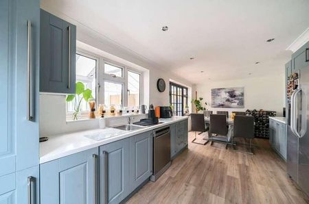 East Hill, Woking, Surrey, GU22 - Photo 3