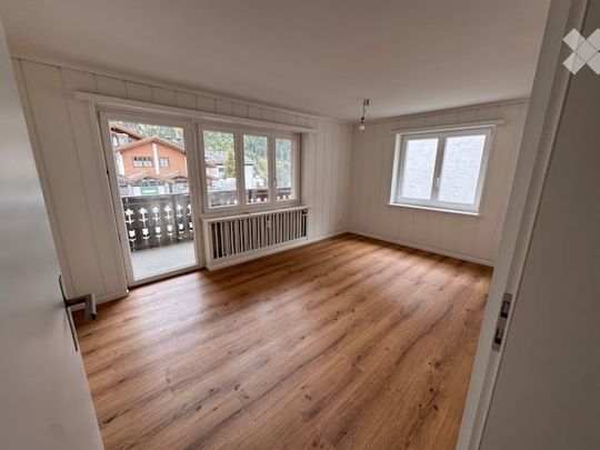 Ihr zweites Zuhause in den Bündner Bergen – neu renovierte 5.5-Zimmer-Wohnung in Sedrun - Foto 1