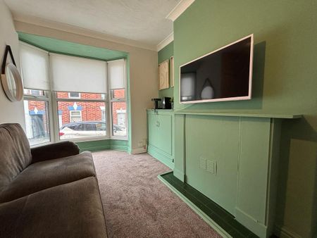 4 bedroom terraced house to rent - Photo 3