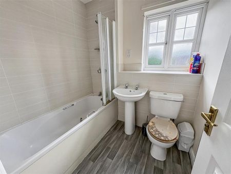 3 bedroom end of terrace house to rent - Photo 3